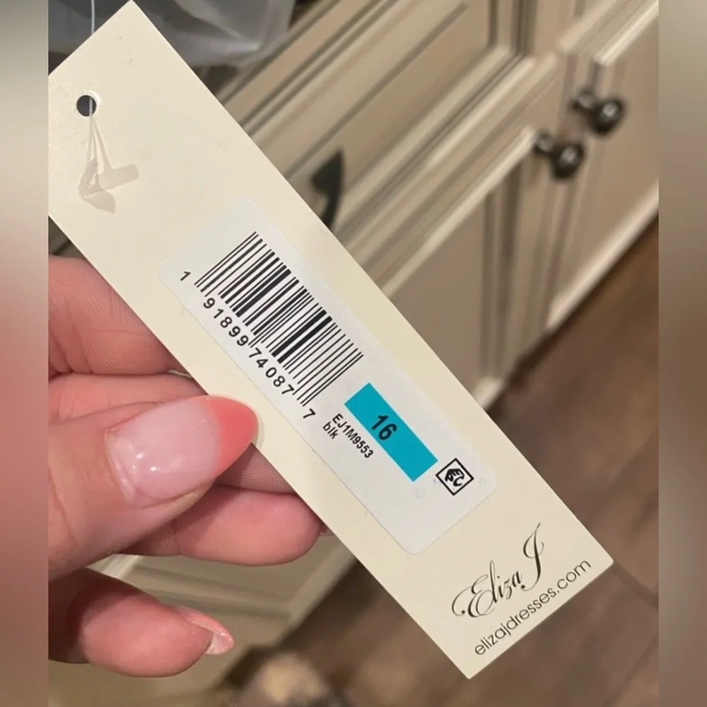 Sequin Plus Dress - Picture 9 of 9